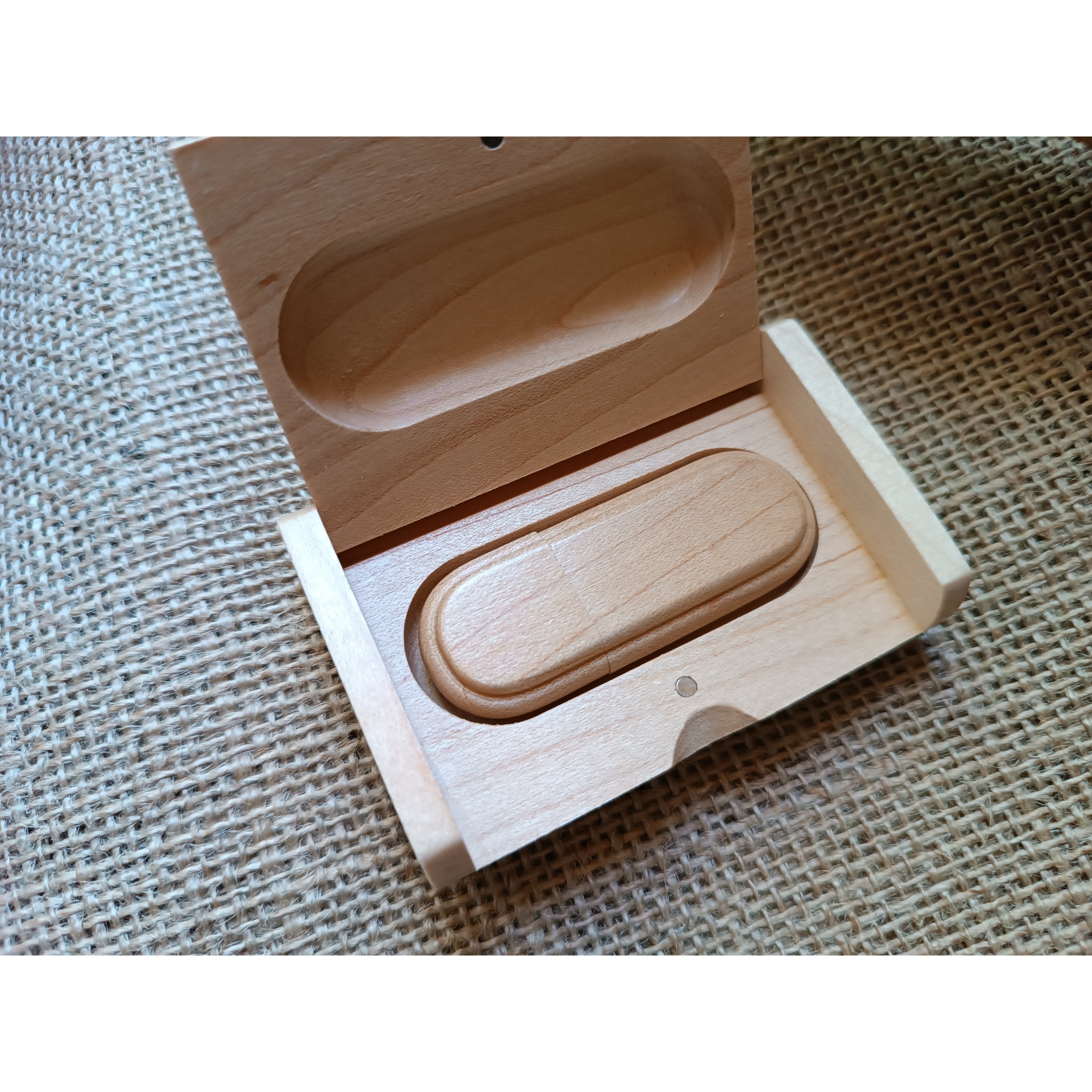 Clé Usb gravée 32 Go 2.0 dans coffret en bois d'érable