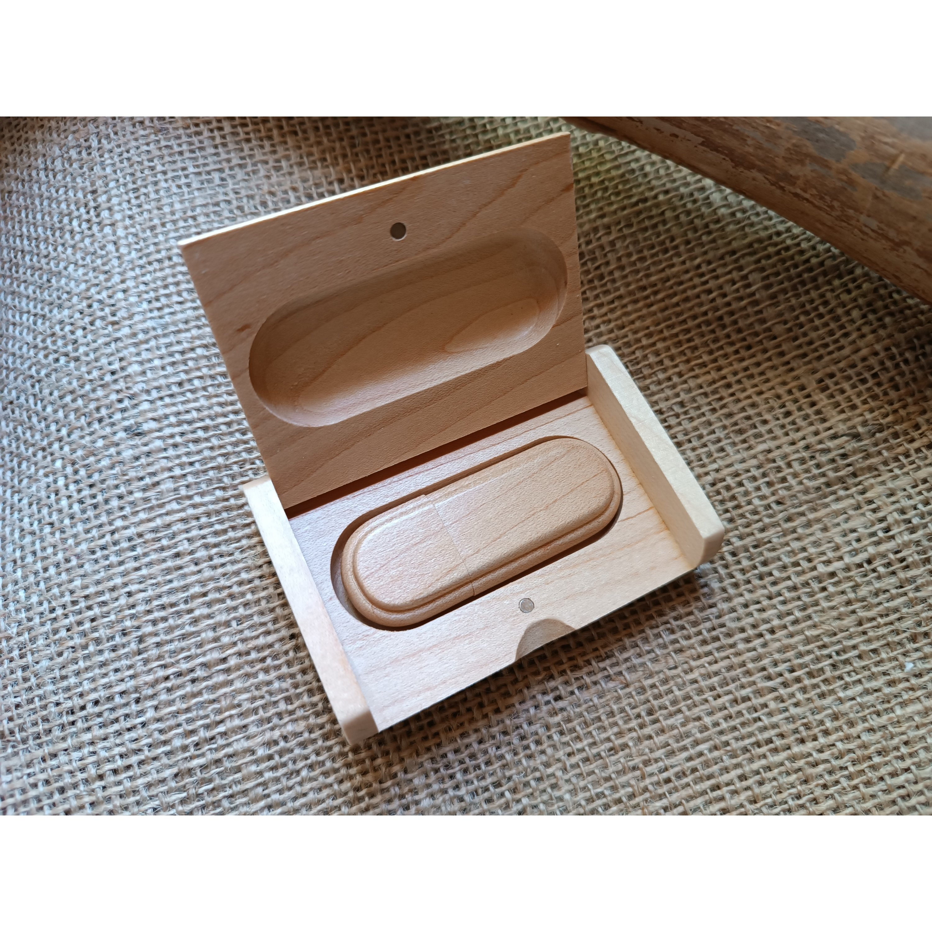 Clé Usb gravée 32 Go 2.0 dans coffret en bois d'érable