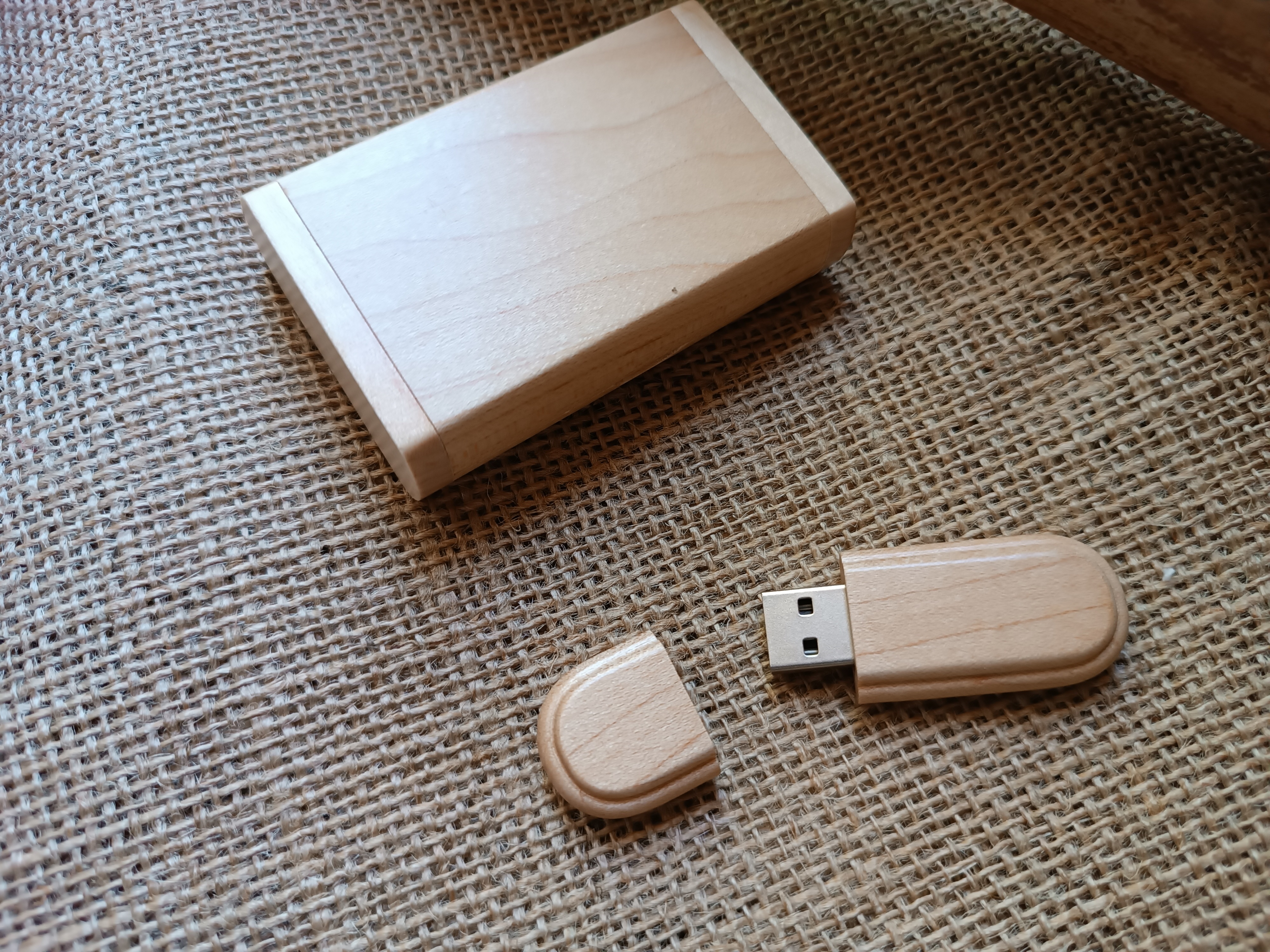 Clé Usb gravée 32 Go 2.0 dans coffret en bois d'érable