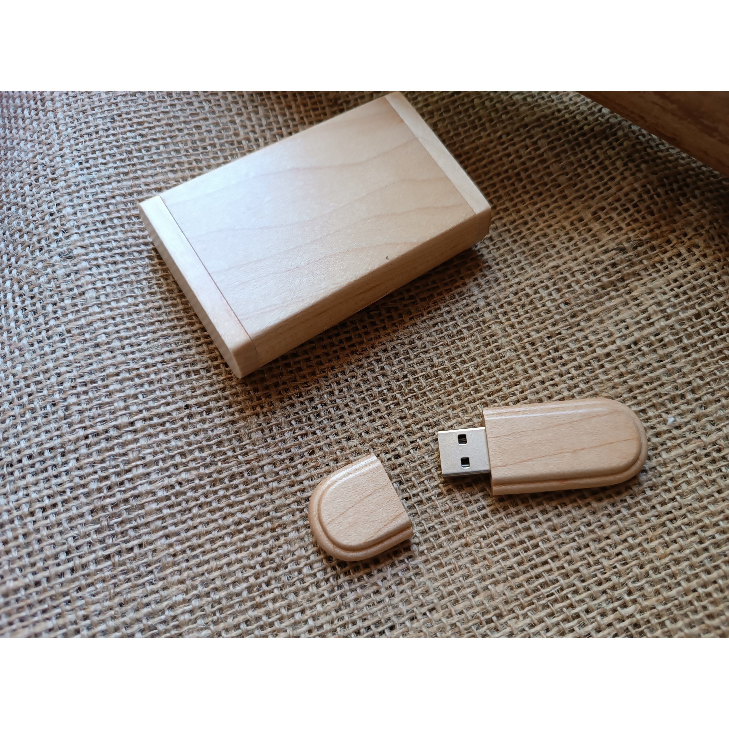 Clé Usb gravée 32 Go 2.0 dans coffret en bois d'érable