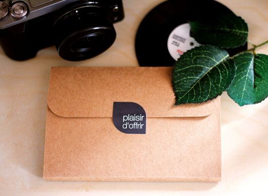 Chacun dans une pochette cartonnée (+ 9.00 €)