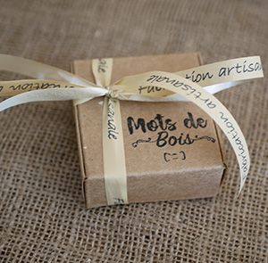 B-Coffret cartonné enrubanné de bolduc (+ 0.50 €)