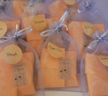 Chacun dans une pochette organza (+ 2.50 €)